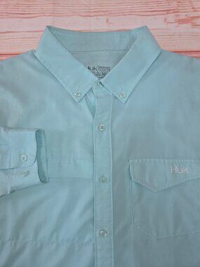 Huk Light Blue Performance Fishing Shirt Size Medium Vented Back Moisture-Wickin